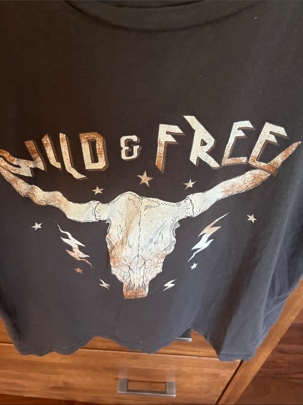 Altar'd State Grey Wild & Free' Skull Cropped Graphic Tee - Picture 3 of 5